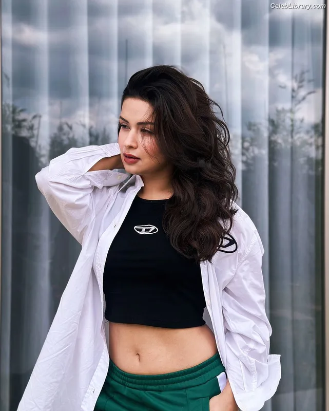 Avneet Kaur photo 21 of 1028