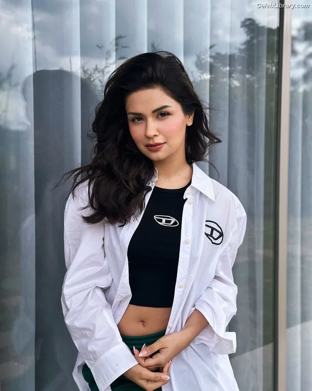 Avneet Kaur photo 23 of 1028