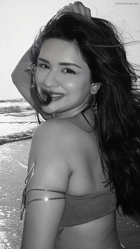 Avneet Kaur photo 8 of 1028