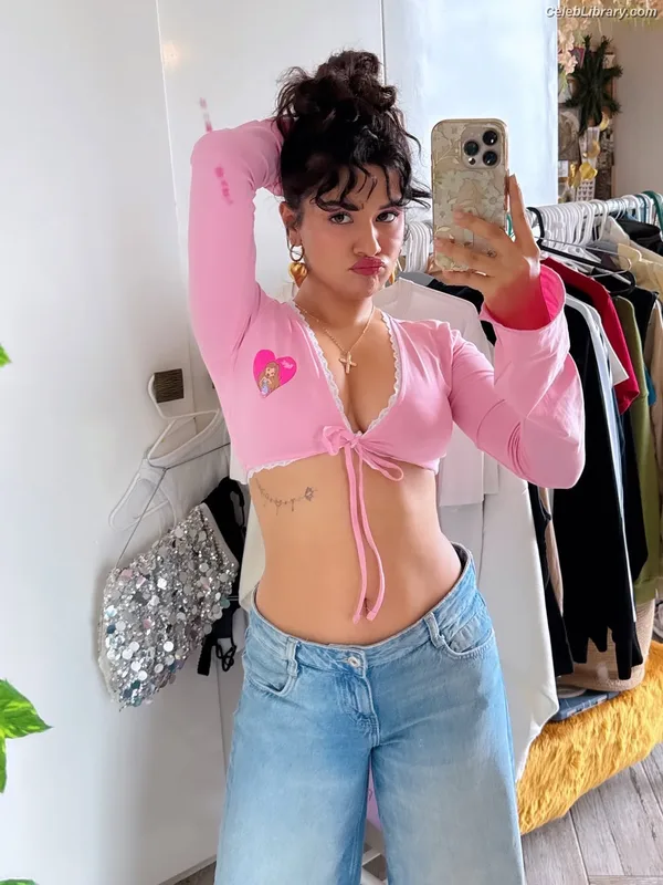 Avneet Kaur photo 19 of 1028