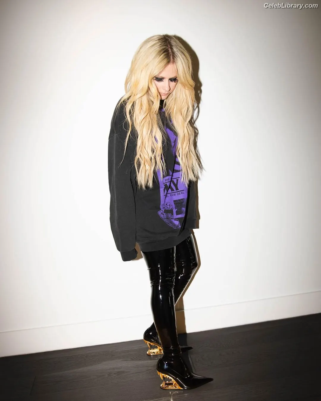 Avril Lavigne photo 4 of 790