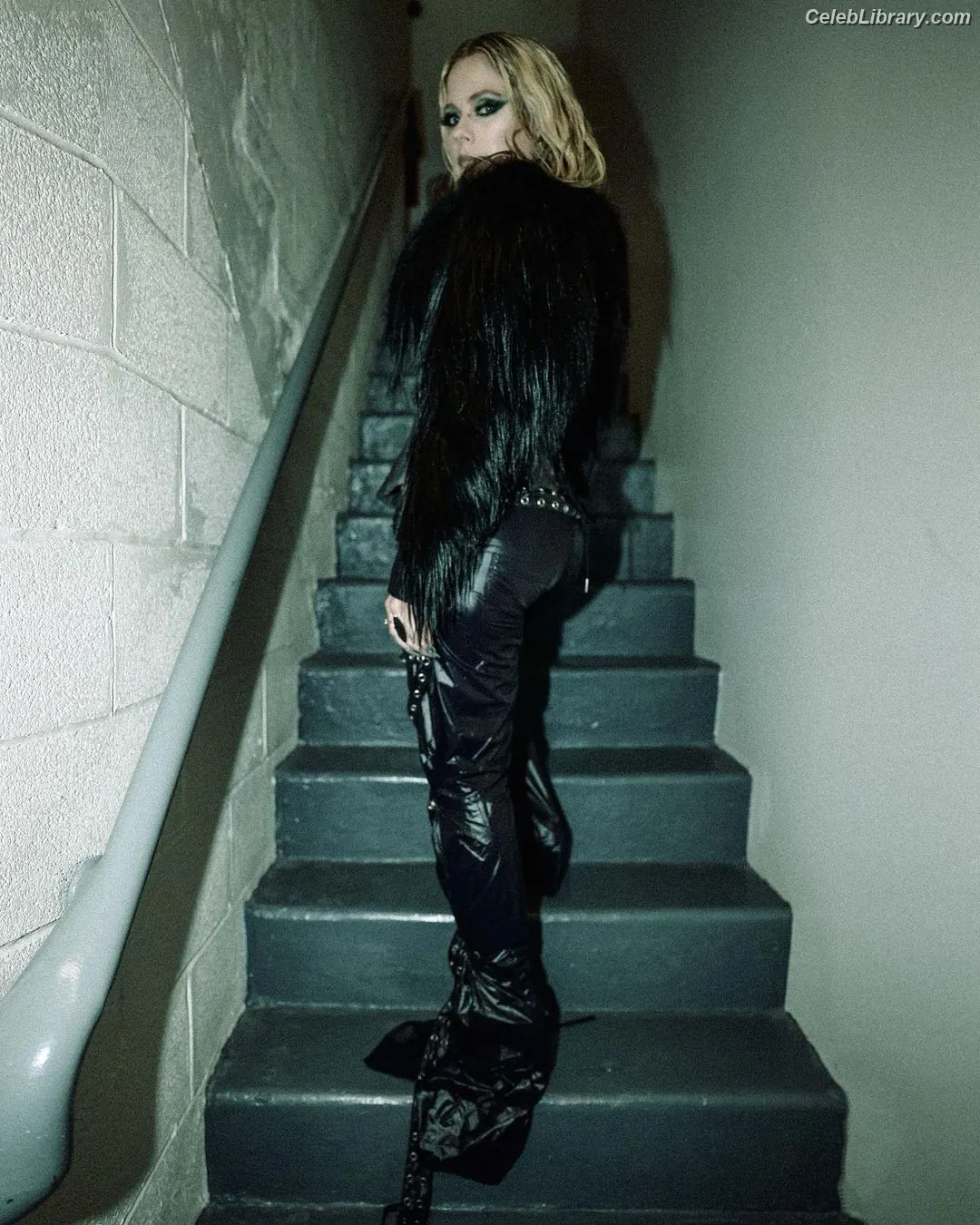 Avril Lavigne photo 21 of 790
