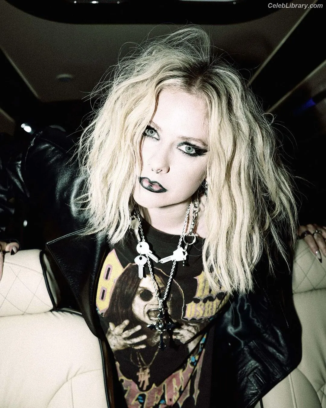 Avril Lavigne photo 22 of 790