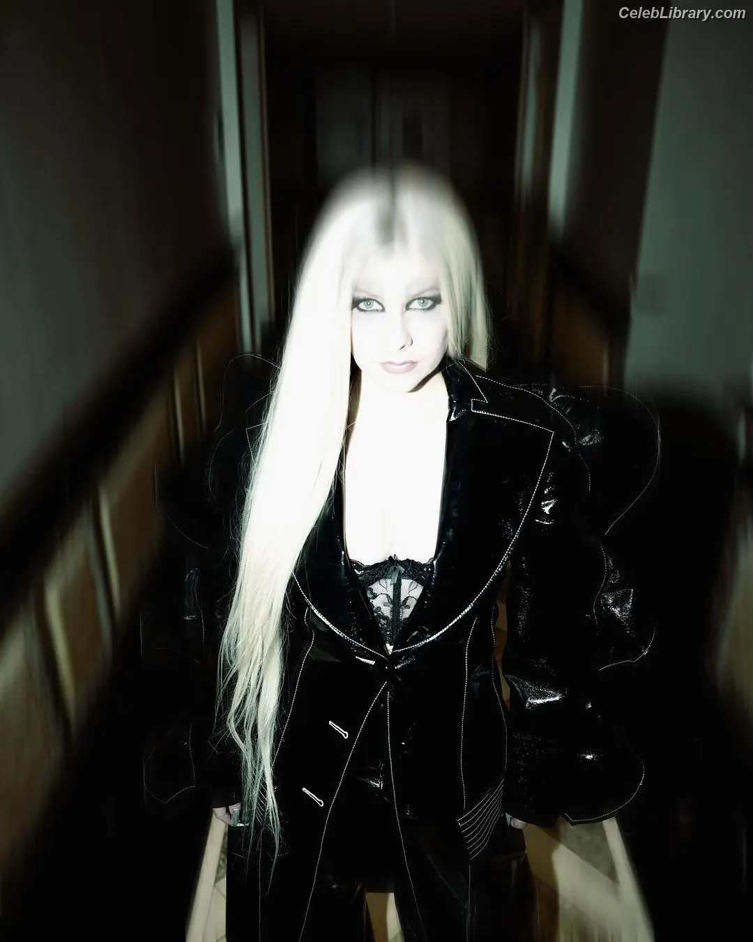 Avril Lavigne photo 8 of 790