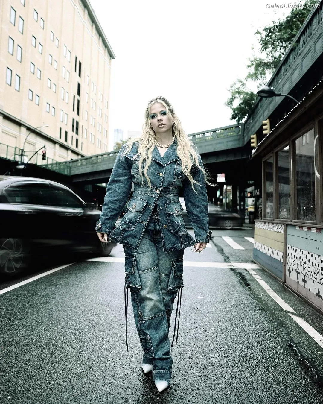 Avril Lavigne photo 9 of 790