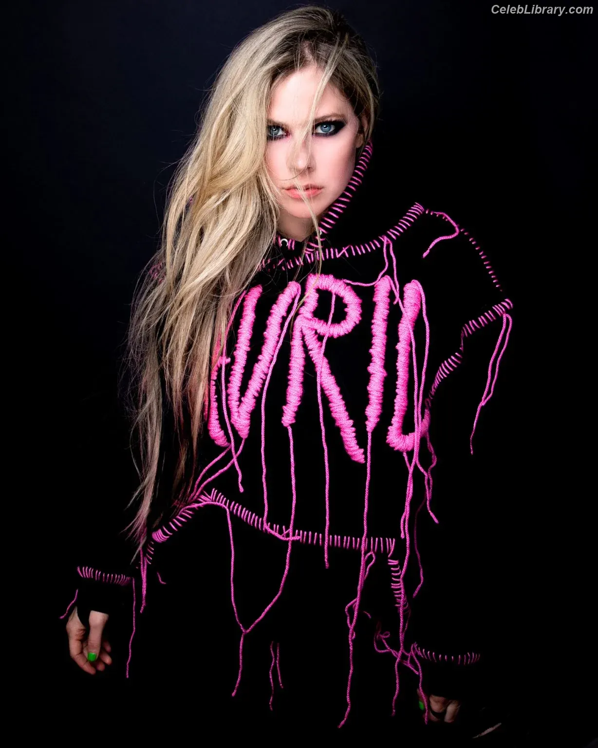 Avril Lavigne photo 14 of 790