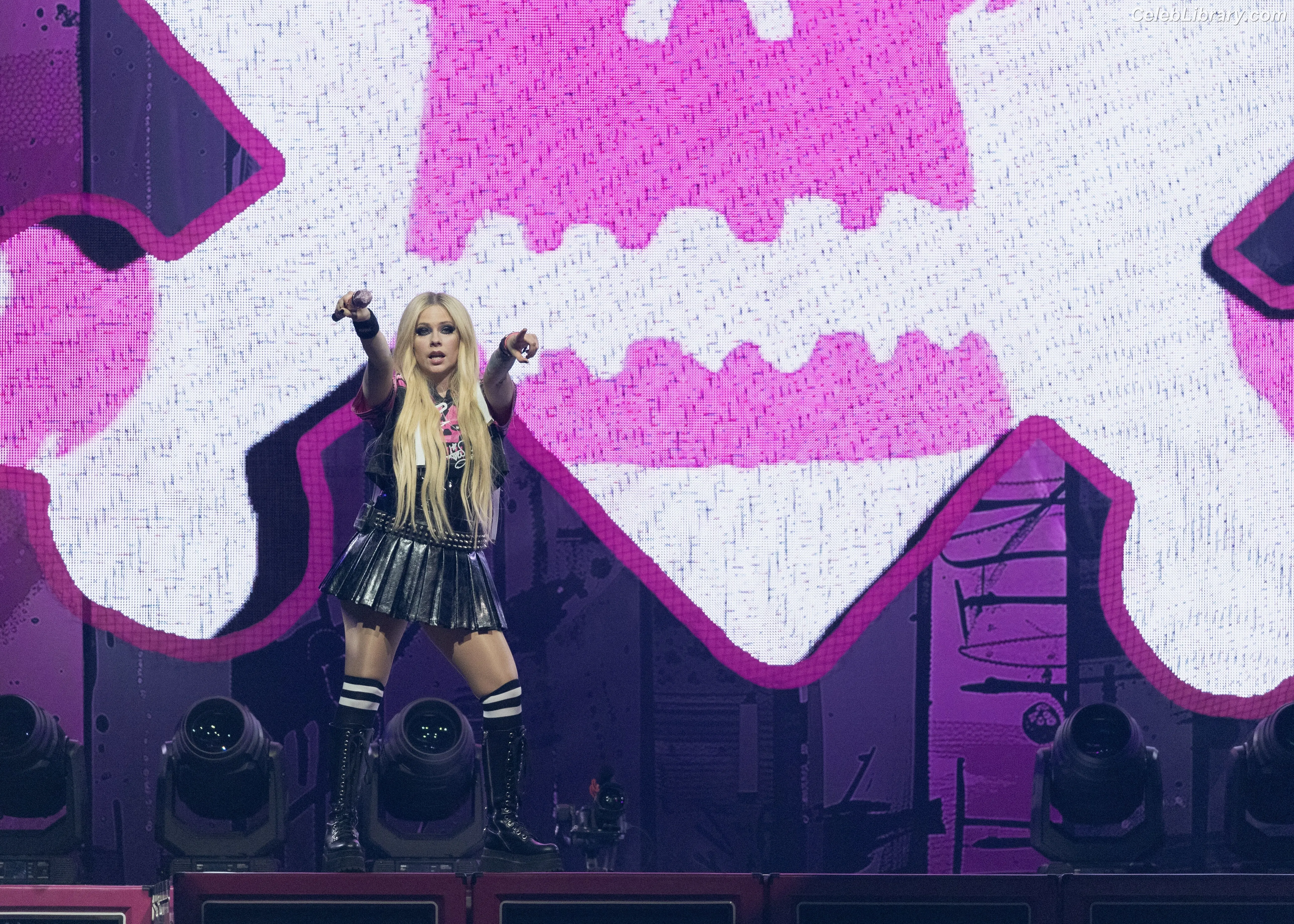 Avril Lavigne photo 6 of 790