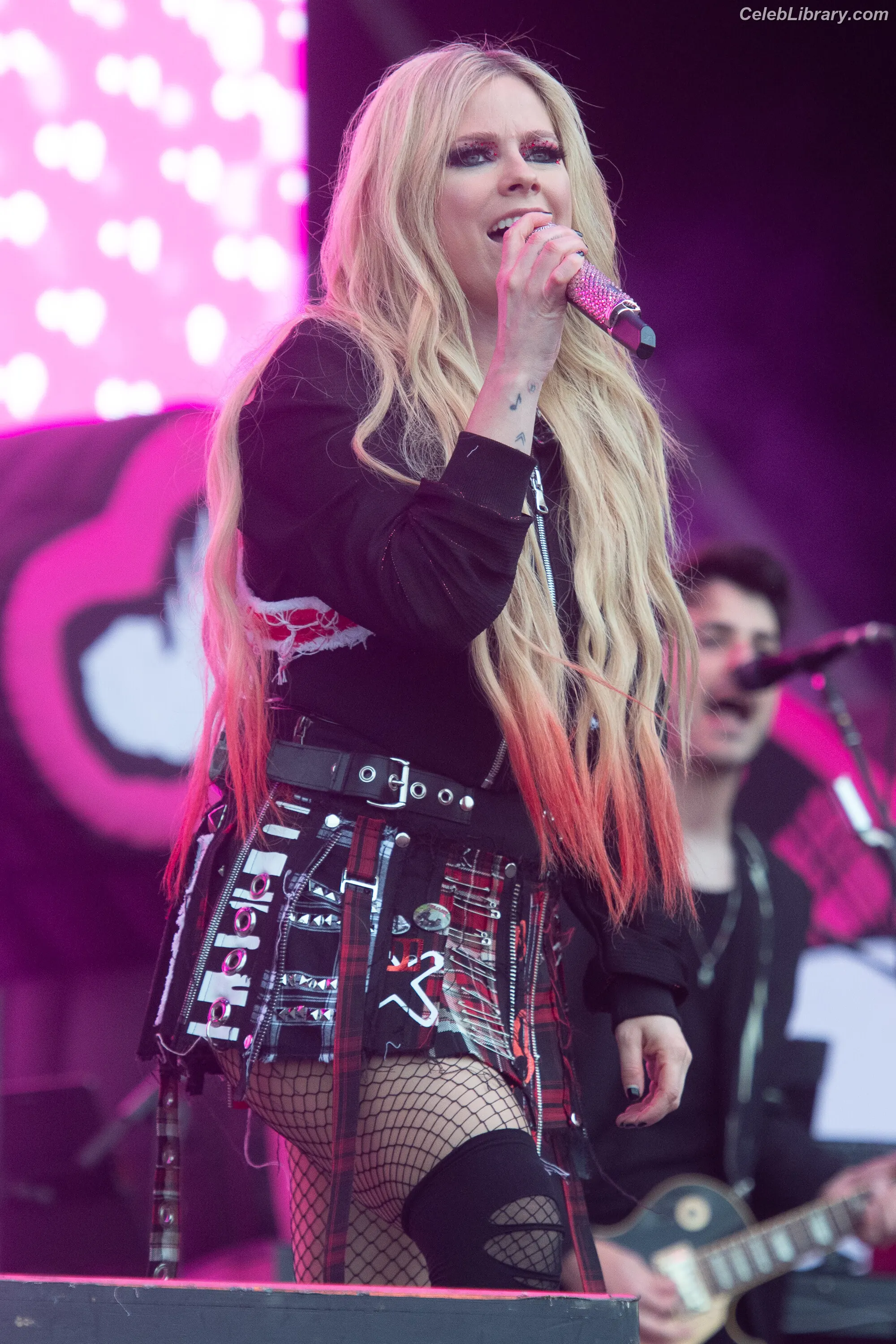 Avril Lavigne photo 23 of 790