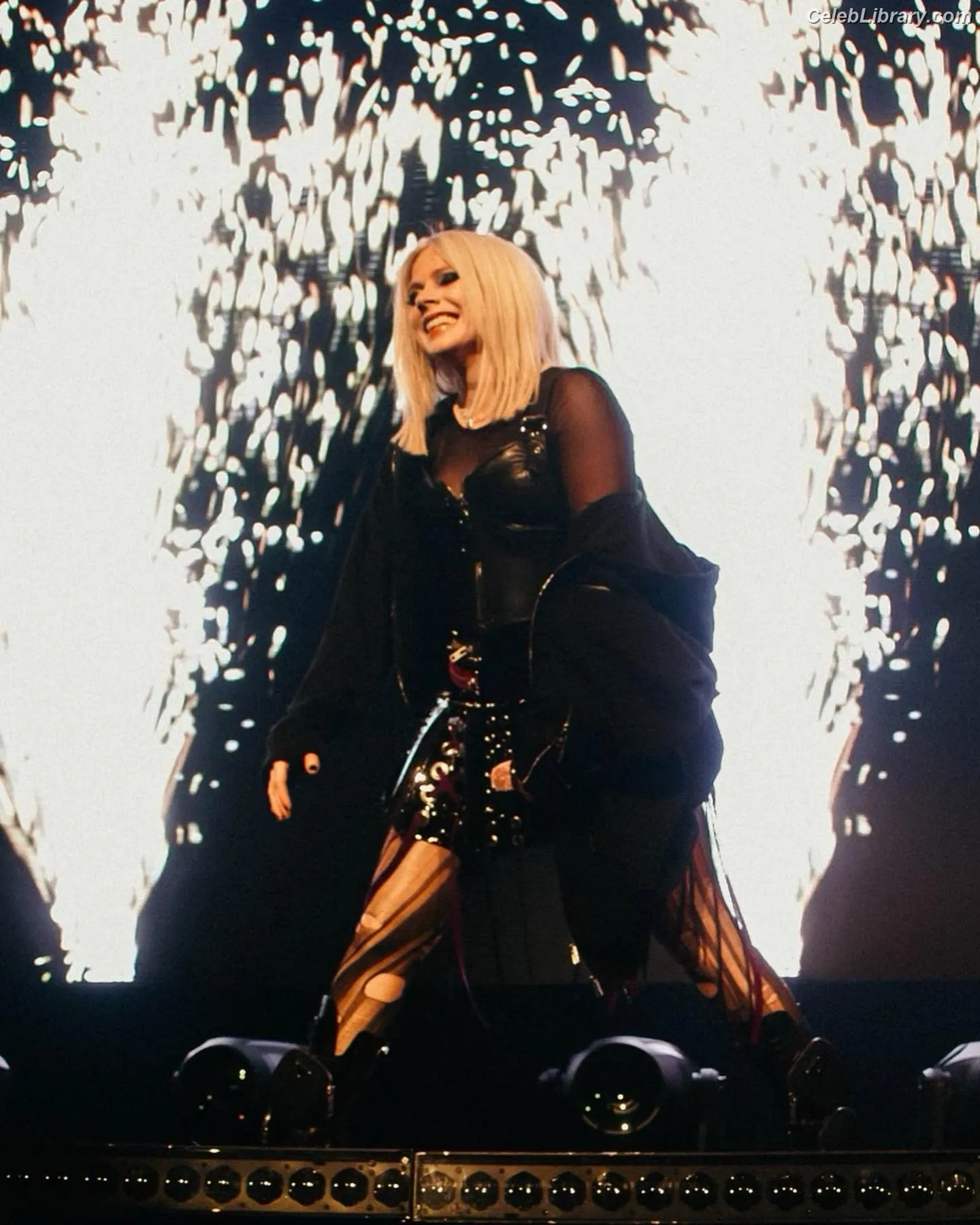 Avril Lavigne photo 8 of 790