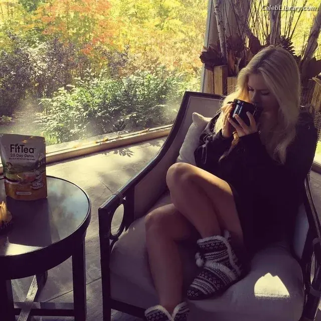 Avril Lavigne photo 13 of 790