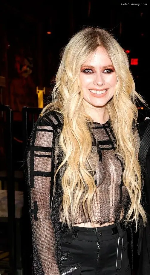 Avril Lavigne photo 10 of 790