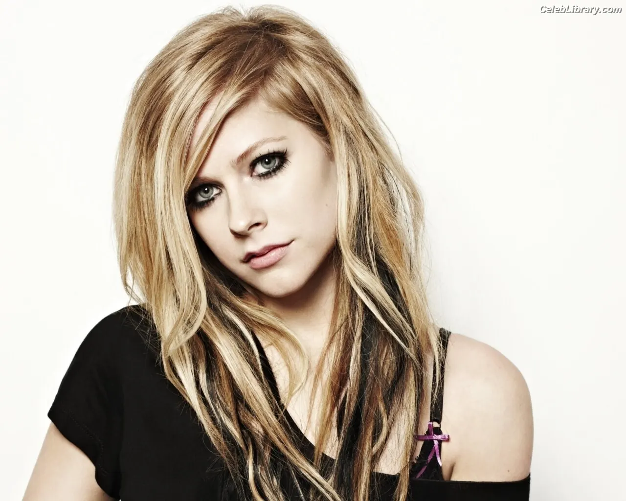 Avril Lavigne photo 15 of 790