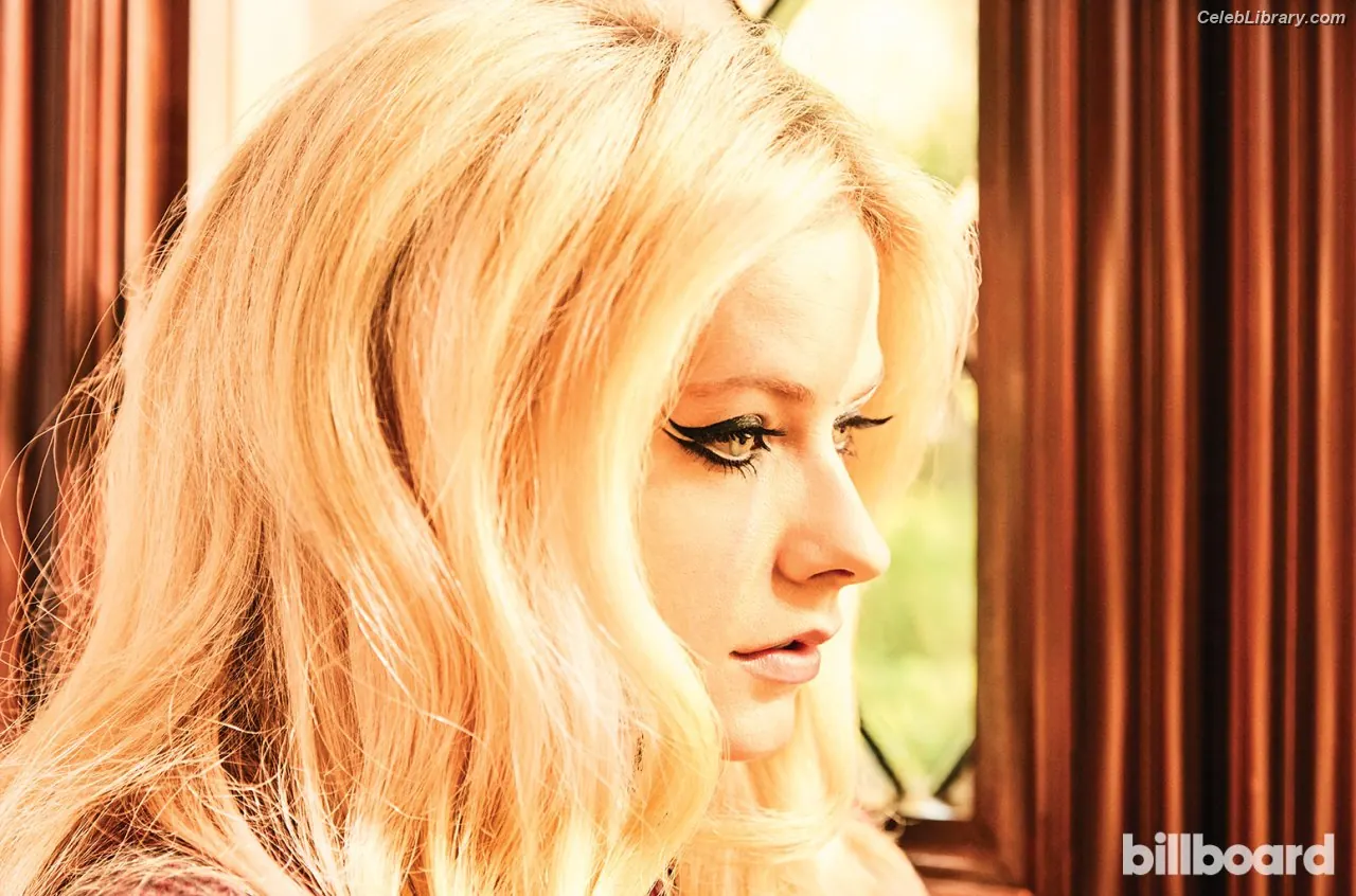 Avril Lavigne photo 22 of 790