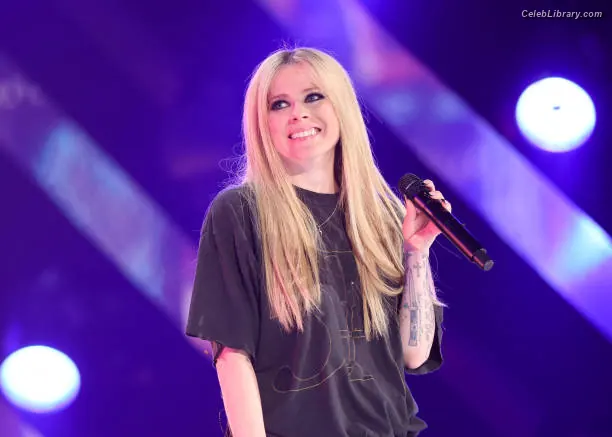 Avril Lavigne photo 22 of 790