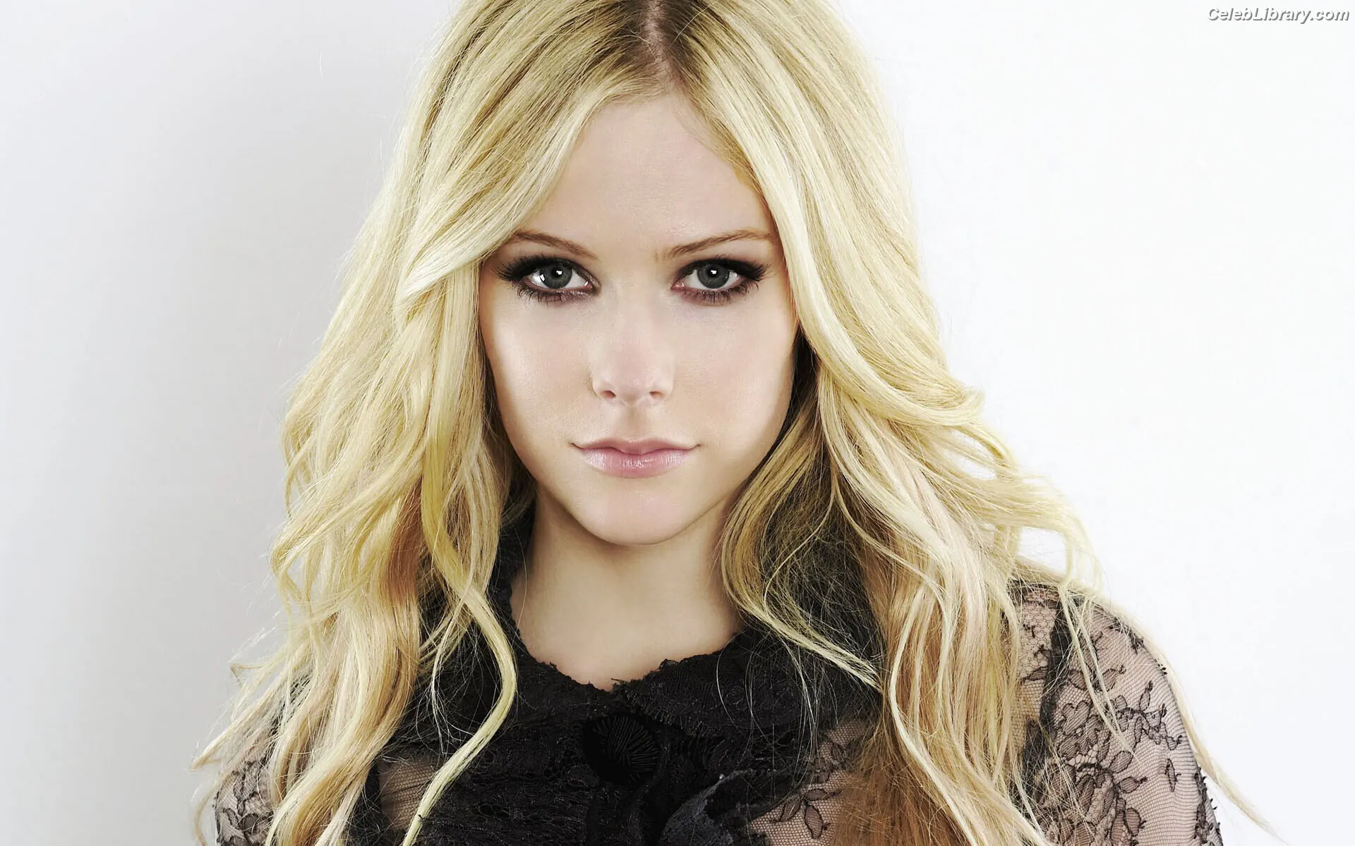 Avril Lavigne photo 9 of 790