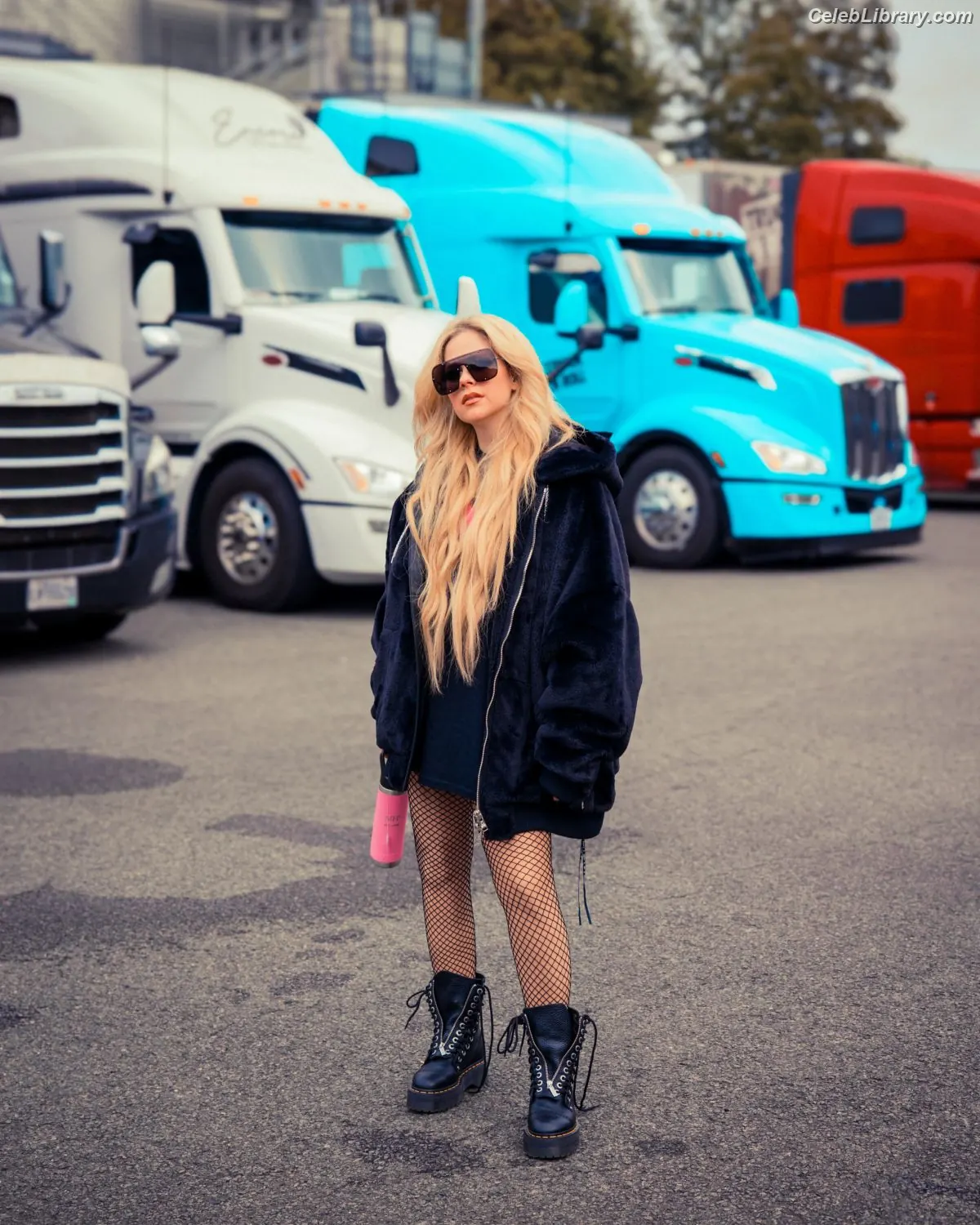 Avril Lavigne photo 8 of 790