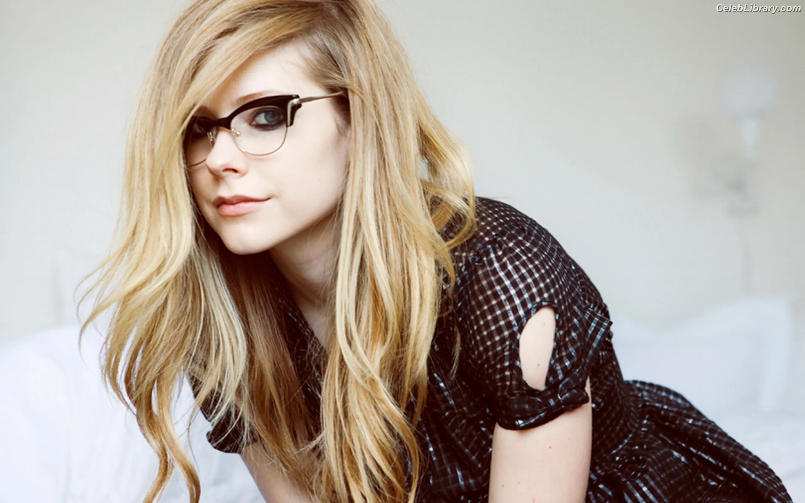 Avril Lavigne photo 4 of 790
