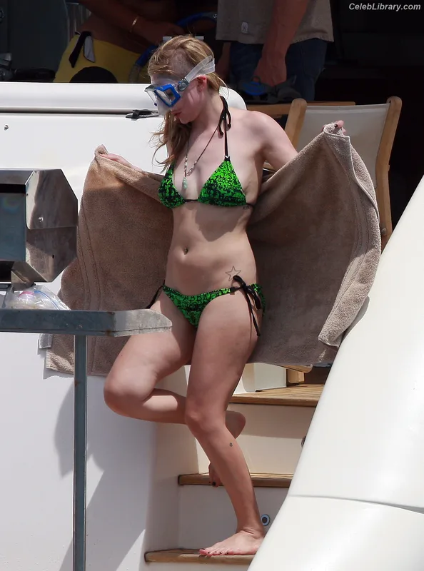 Avril Lavigne photo 19 of 791