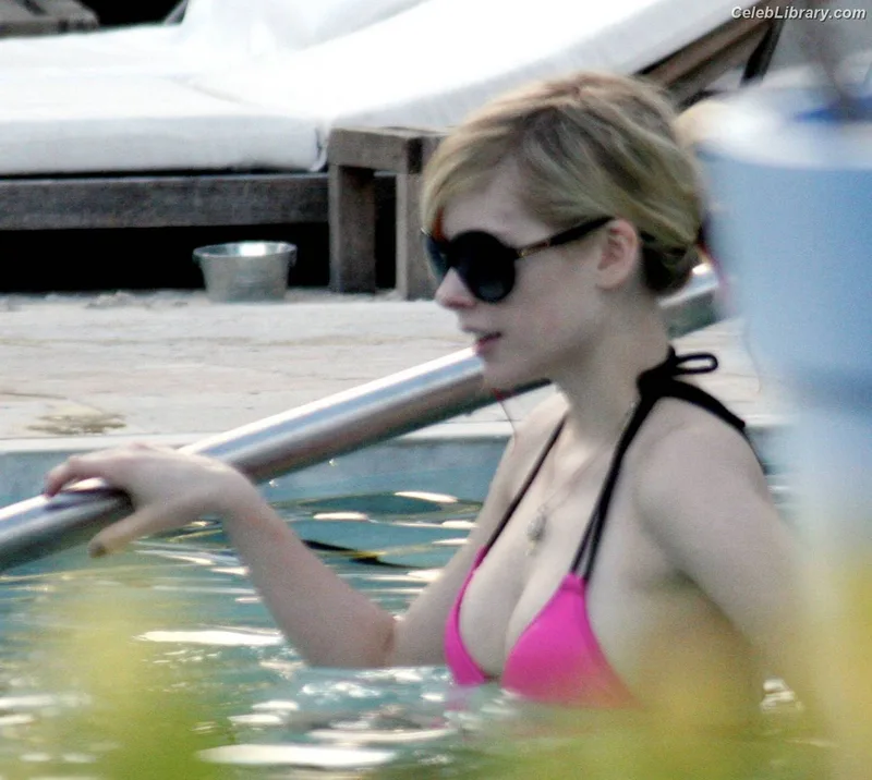 Avril Lavigne photo 6 of 791