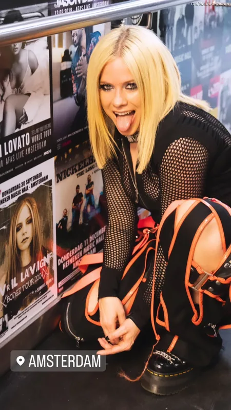 Avril Lavigne photo 22 of 791
