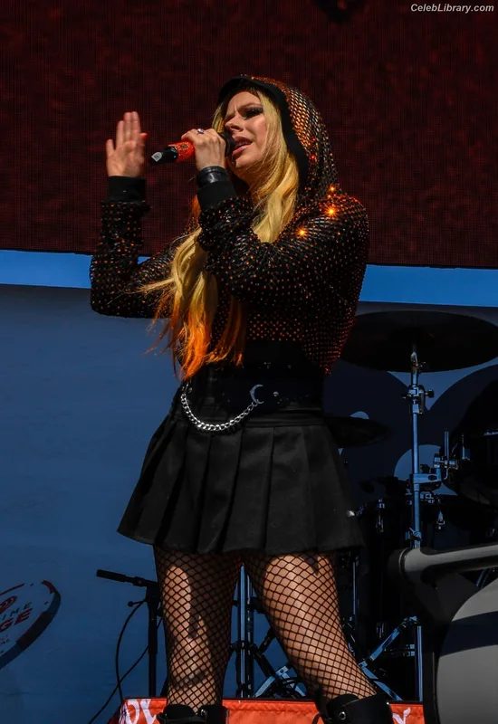 Avril Lavigne photo 1 of 791