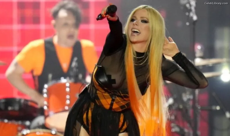 Avril Lavigne photo 18 of 791