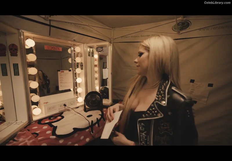Avril Lavigne photo 24 of 791