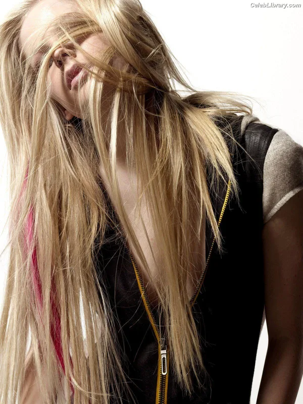 Avril Lavigne photo 1 of 791
