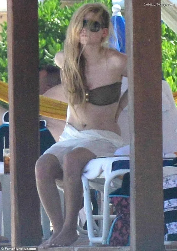 Avril Lavigne photo 23 of 791