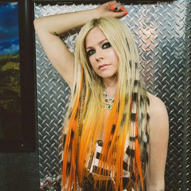 Avril Lavigne photo 20 of 791