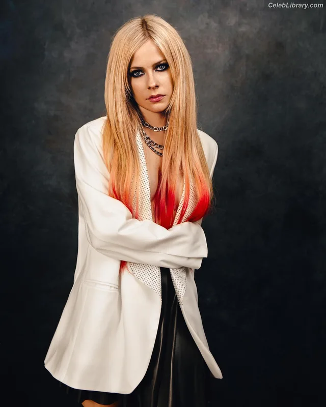 Avril Lavigne photo 9 of 791