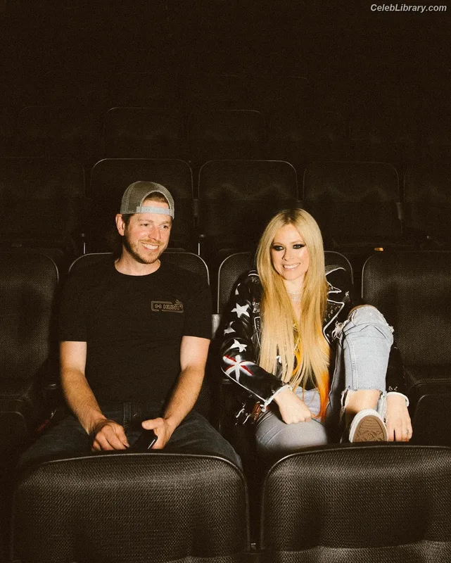 Avril Lavigne photo 19 of 791