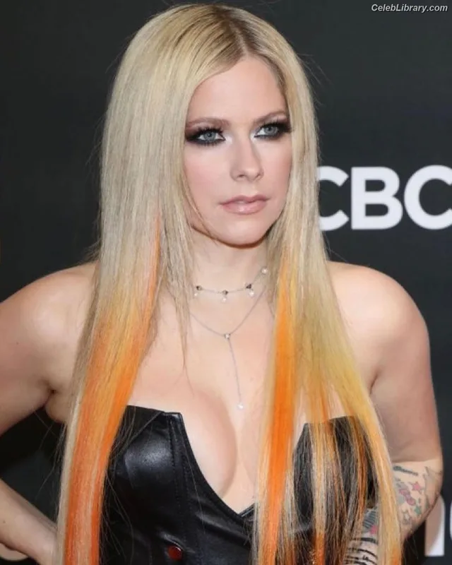 Avril Lavigne photo 21 of 791