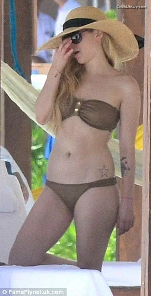 Avril Lavigne photo 8 of 791