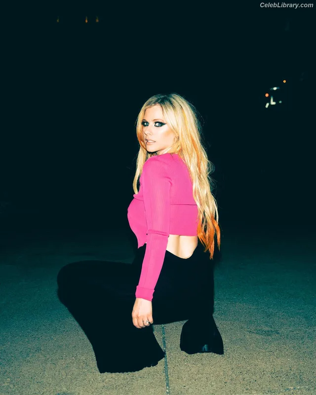 Avril Lavigne photo 13 of 791