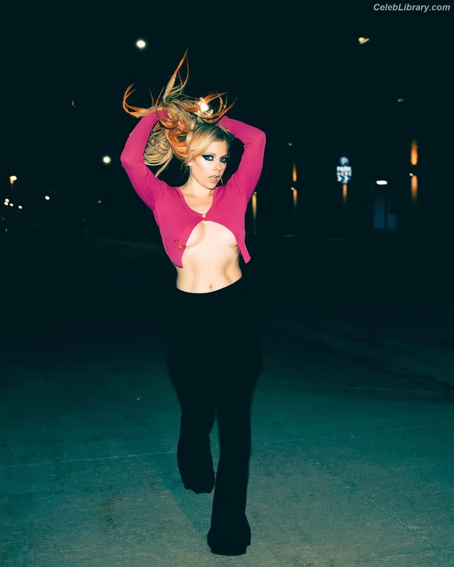 Avril Lavigne photo 15 of 791