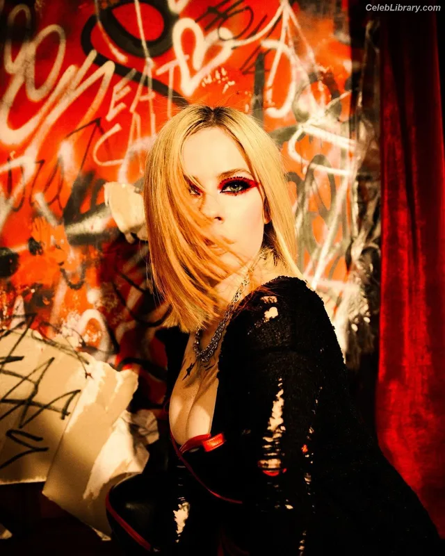 Avril Lavigne photo 1 of 791