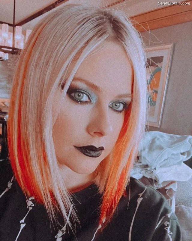Avril Lavigne photo 2 of 791