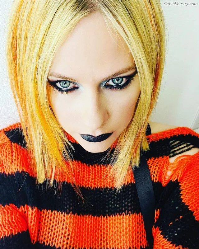 Avril Lavigne photo 4 of 791