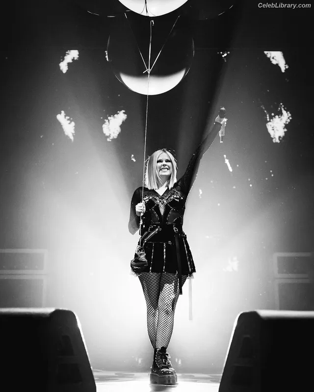 Avril Lavigne photo 5 of 791