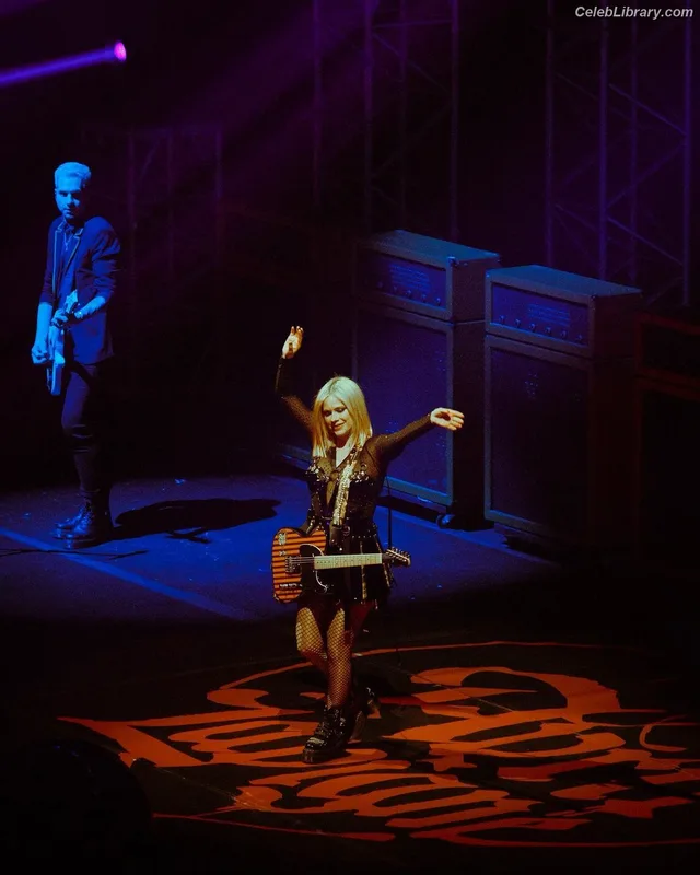 Avril Lavigne photo 7 of 791