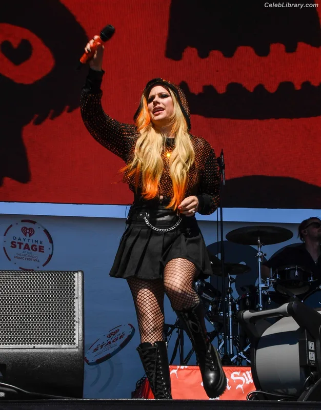 Avril Lavigne photo 10 of 791