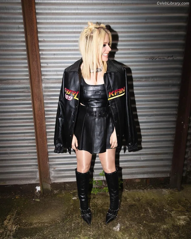 Avril Lavigne photo 4 of 791