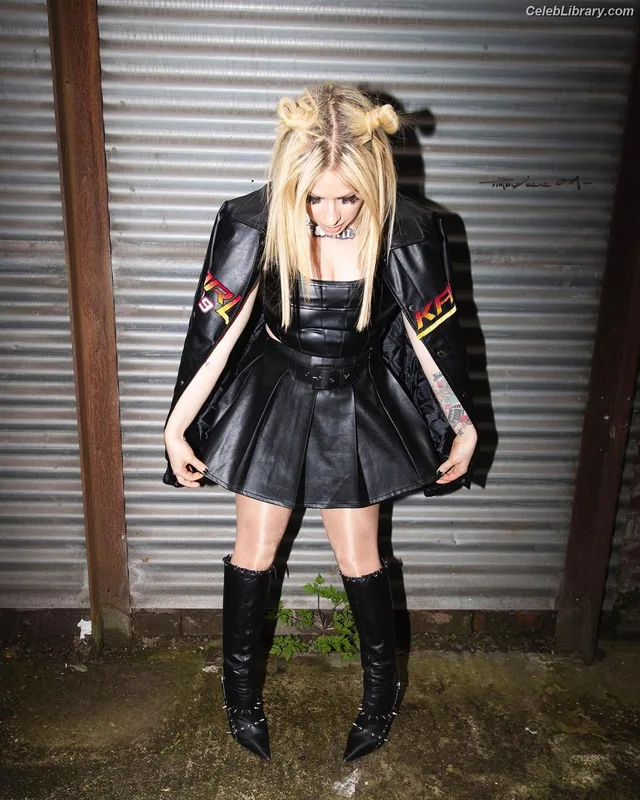 Avril Lavigne photo 5 of 791