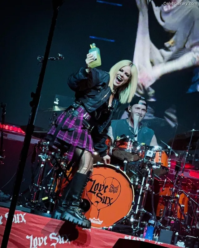 Avril Lavigne photo 11 of 791