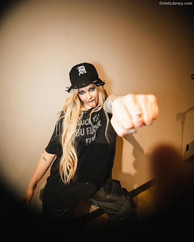 Avril Lavigne photo 21 of 791