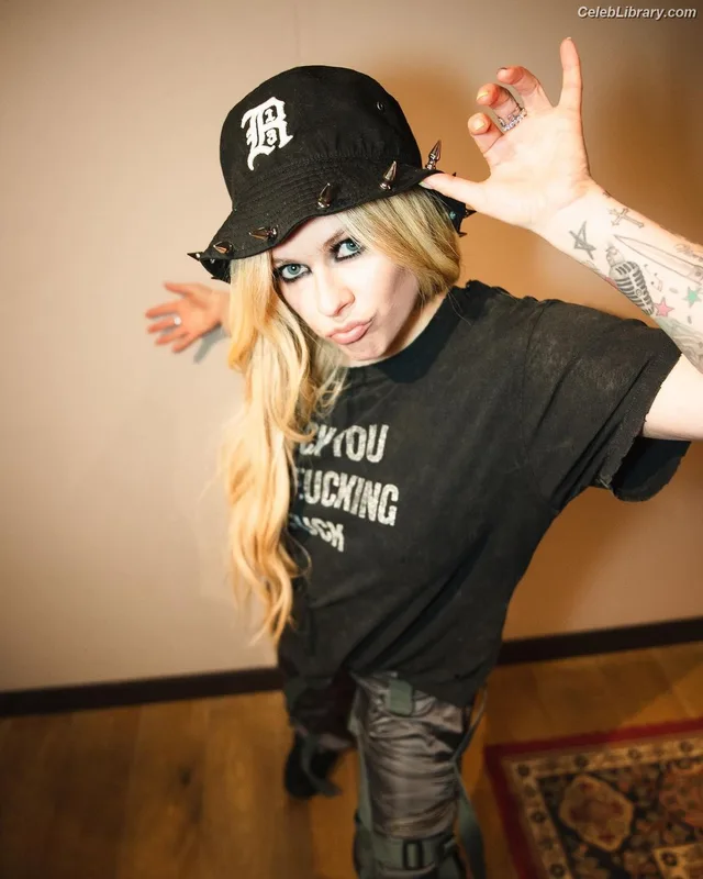 Avril Lavigne photo 22 of 791