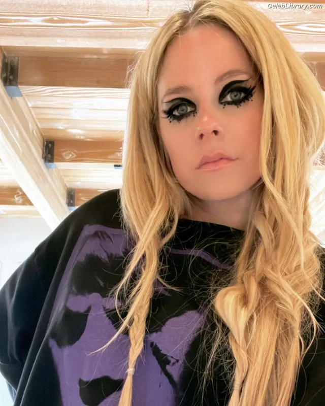 Avril Lavigne photo 1 of 791