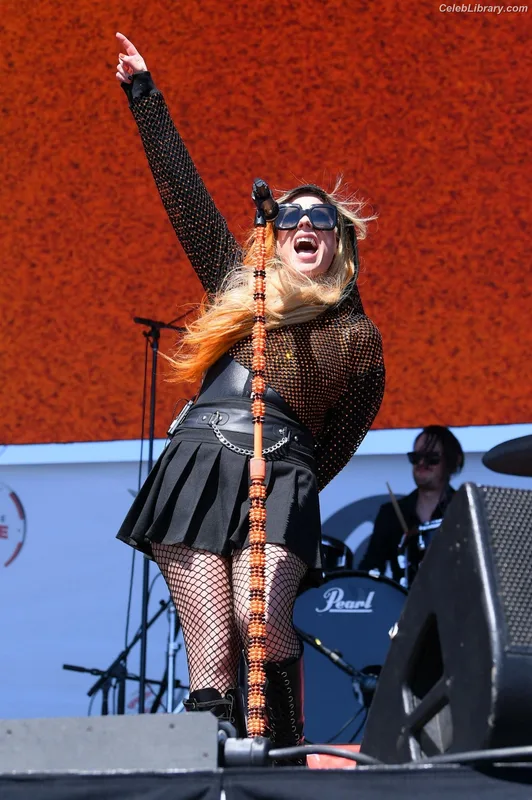 Avril Lavigne photo 2 of 791
