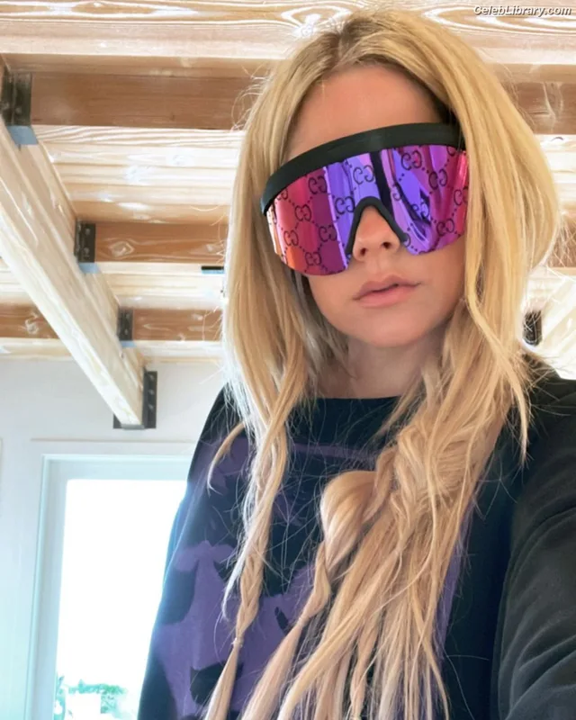 Avril Lavigne photo 3 of 791